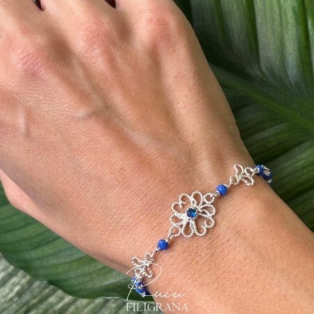 Bracciale in filigrana d'argento 925 con pietre blu. Realizzato a mano con cura e passione.