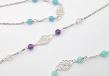 Bracciale con elemento a rombo in filigrana d'argento e pietre naturali. Realizzato a mano con cura e passione.