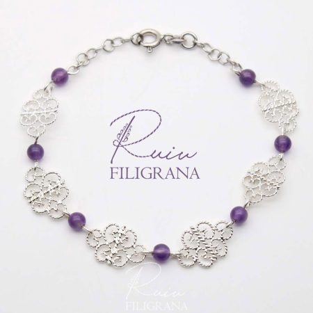 Bracciale Merletto della collezione Romantic Filigree, in filigrana d'argento con agata viola. Realizzato completamente a mano.