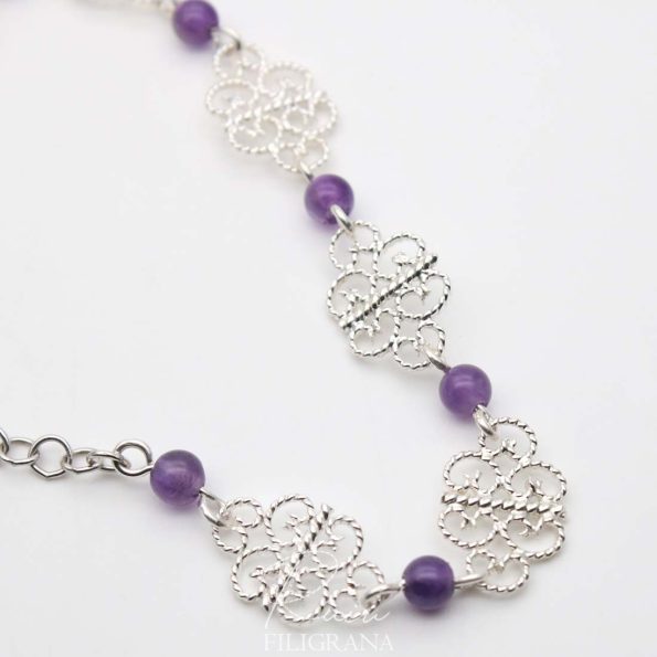 Bracciale Merletto della collezione Romantic Filigree, in filigrana d'argento con agata viola. Realizzato completamente a mano.