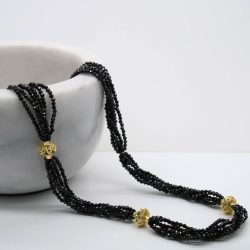 Collana con prainnostres e spinello nero 1