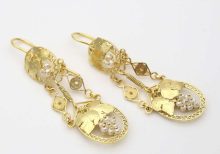 Loricas de rodedda in filigrana d'oro con uva piccole