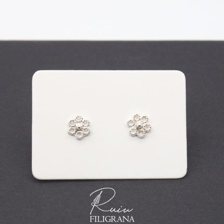 Mini Fiorellini, orecchini originali, realizzati interamente a mano in filigrana d'argento, graziosissimi e adatti ad ogni outfit!